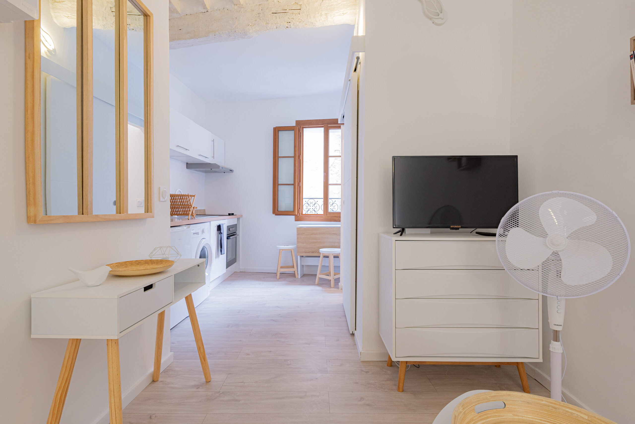 Studio Vence sur les pas de Matisse au deuxième étage de Maison Place Vieille